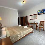 Dworek Bursztynowy 3* קארוויה