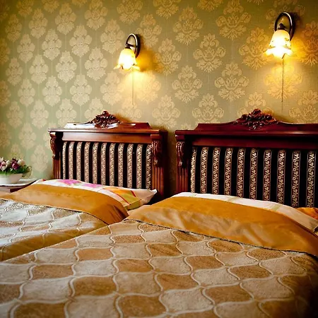 Dworek Bursztynowy Bed & Breakfast
