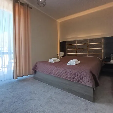 Bed & Breakfast Dworek Bursztynowy 2*