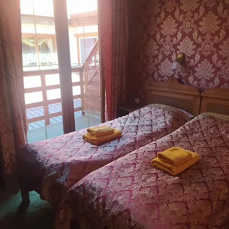 Dworek Bursztynowy Bed & Breakfast