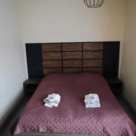 Dworek Bursztynowy Bed & Breakfast