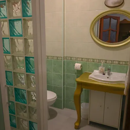 Bed & Breakfast Dworek Bursztynowy 3*