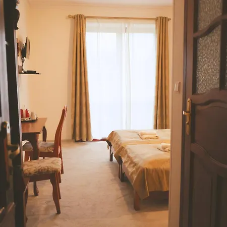 Dworek Bursztynowy 3*