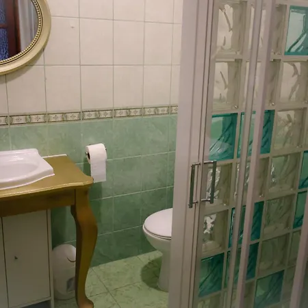 Dworek Bursztynowy Bed & Breakfast