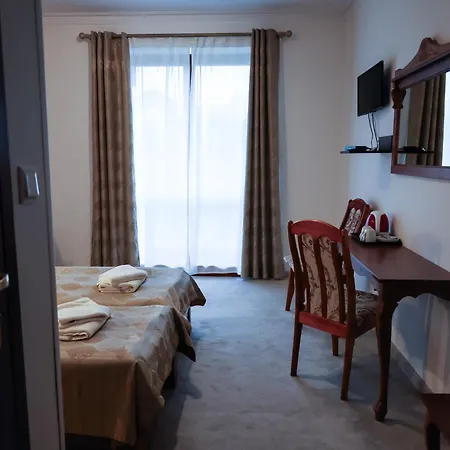 Dworek Bursztynowy Bed & Breakfast