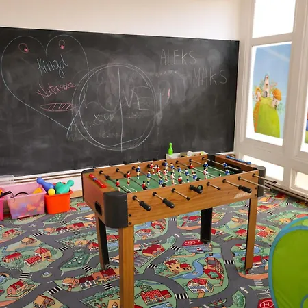 Dworek Bursztynowy Bed & Breakfast 3*