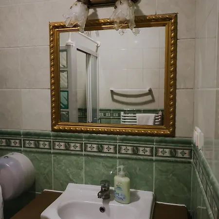 Dworek Bursztynowy Bed & Breakfast