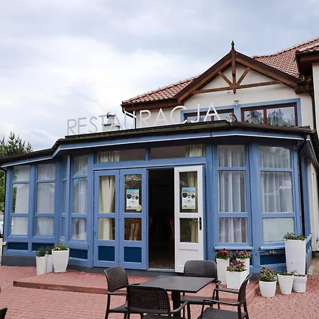 Dworek Bursztynowy Bed & Breakfast 3*