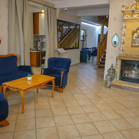 Dworek Bursztynowy B&B 카르비아