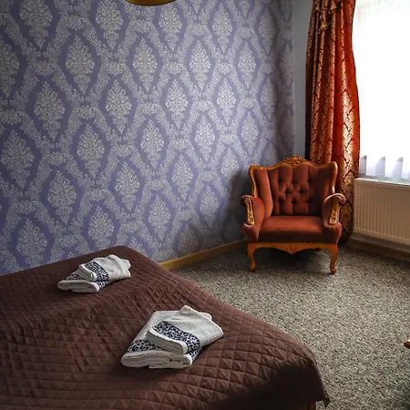Dworek Bursztynowy 住宿加早餐酒店 3*