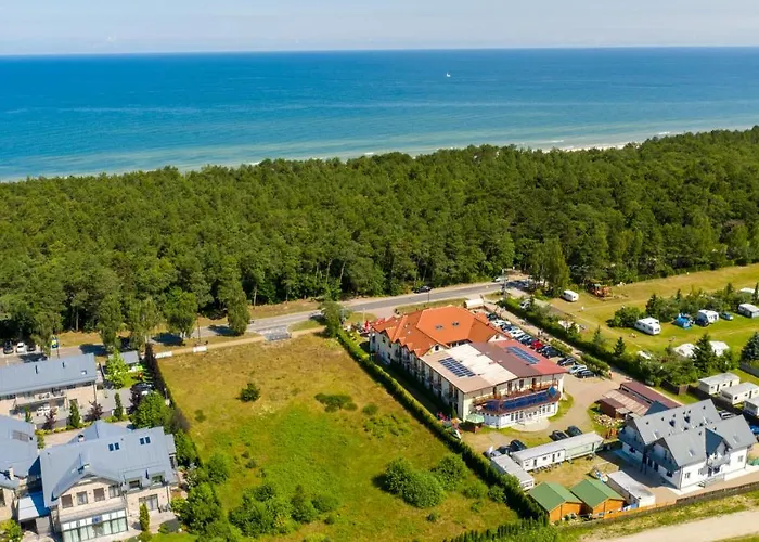 Dworek Bursztynowy Bed & Breakfast 3*