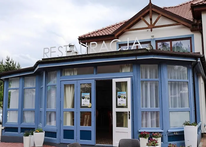 Dworek Bursztynowy Bed & Breakfast 3*